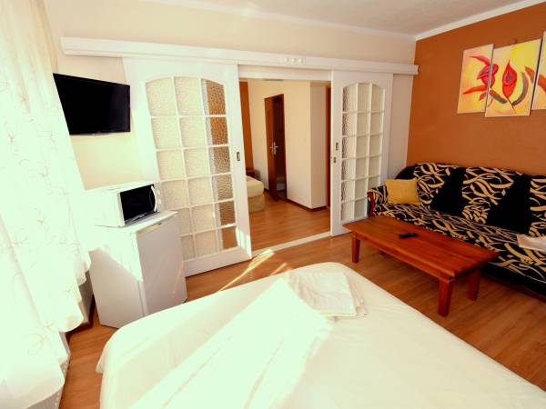 Holiday Łeba Pokoje i Apartamenty Gościnne