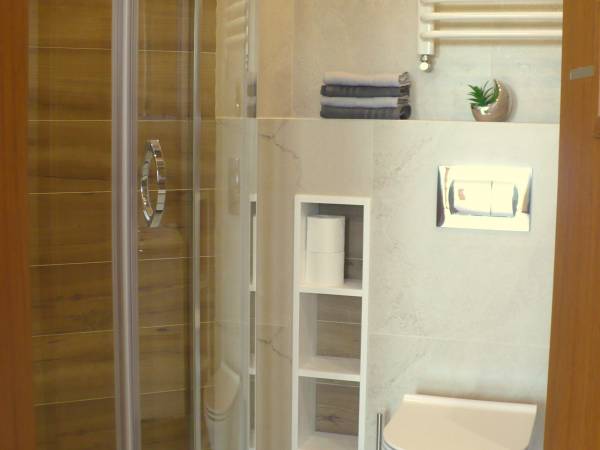 Każdy apartament ma własną łazienkę