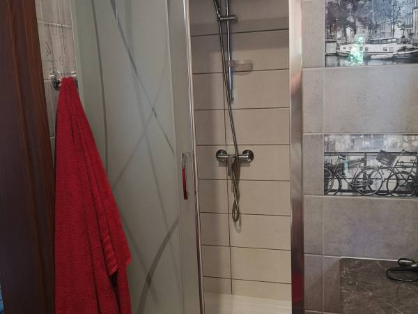 łazienka większy 8 osobowy domek