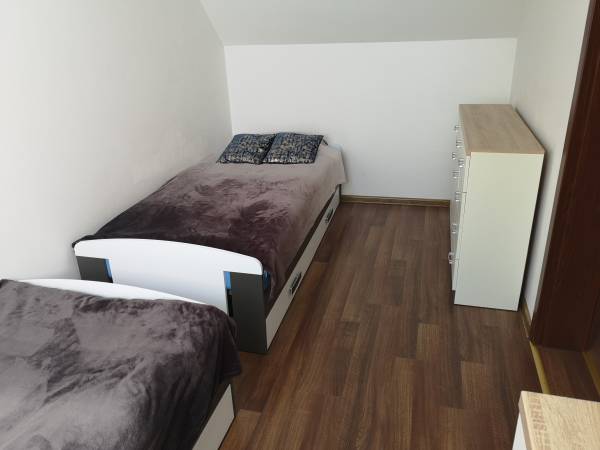 dodatkowa sypialnia przy antresoli większy 8 osobowy domek