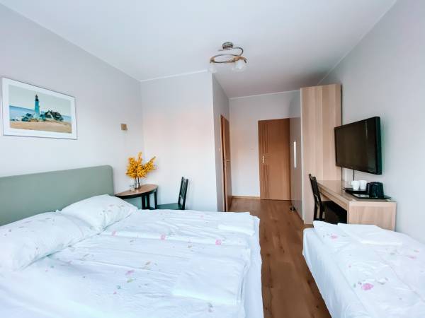 POKOJ TRZYOSOBOWY NA PARTERZE (nr 3)