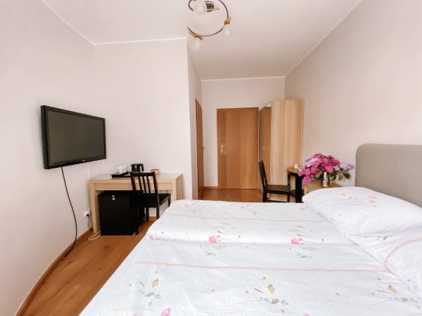 POKOJ DWUOSOBOWY NA PARTERZE (nr 6)