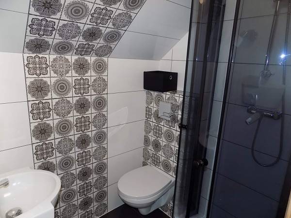 Łazienka pokoju z antresolą