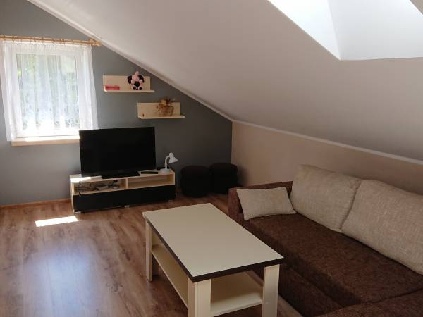 Pokój na poddaszu - kanapa