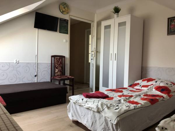 Kamienny Dworek Pokoje Gościnne i Pracownicze