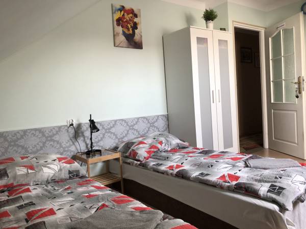 Kamienny Dworek Pokoje Gościnne i Pracownicze