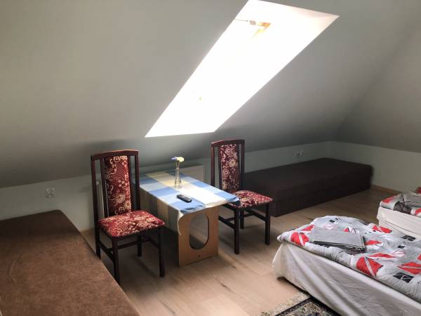 Kamienny Dworek Pokoje Gościnne i Pracownicze