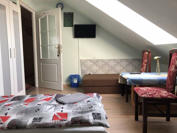 Kamienny Dworek Pokoje Gościnne i Pracownicze