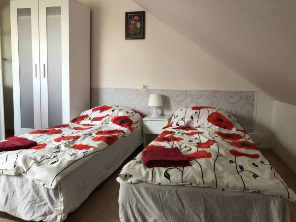 Kamienny Dworek Pokoje Gościnne i Pracownicze