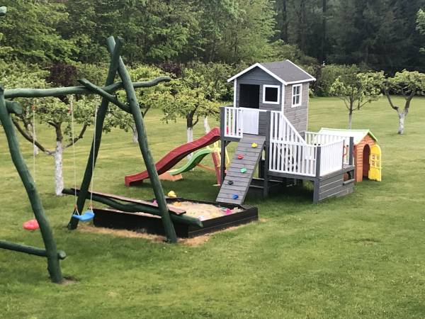 Kamienny Dworek Pokoje Gościnne i Pracownicze