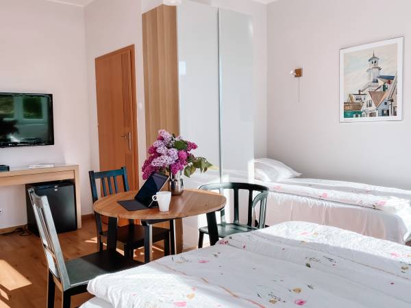 POKOJ CZTEROSOBOWY NA PARTERZE ( nr 4)