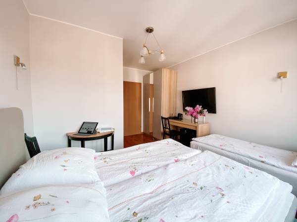 POKOJ TRZYOSOBOWY NA PIETRZE (nr 10)