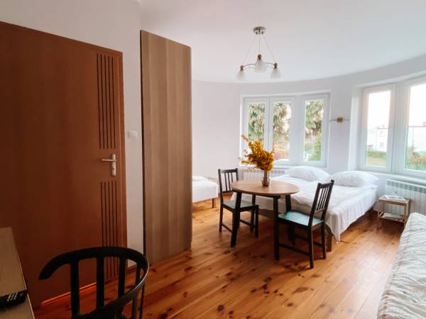 POKOJ CZTEROOSOBOWY NA PIETRZE ( nr 9)