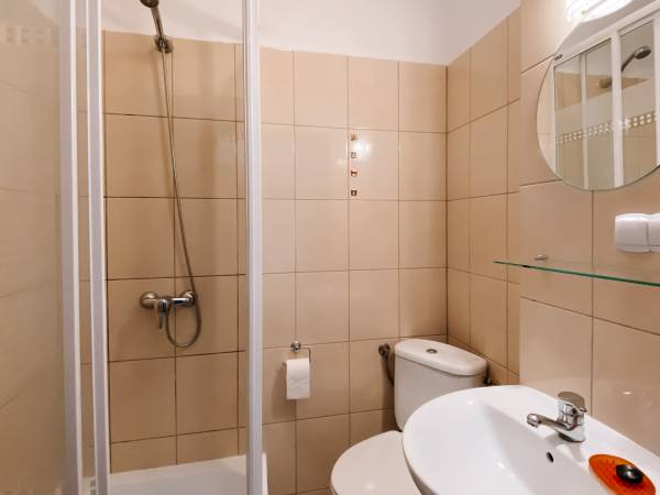 ŁAZIENKA W POKOJU DWUOSOBOWYM