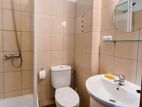 ŁAZIENKA W POKOJU DWUOSOBOWYM