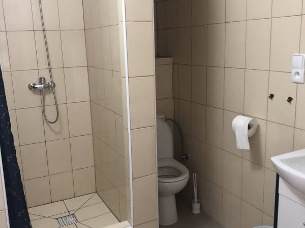 Kamienny Dworek Pokoje Gościnne i Pracownicze