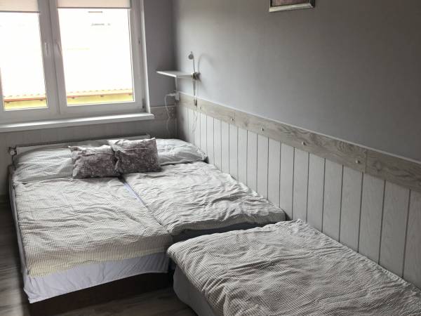 Kamienny Dworek Pokoje Gościnne i Pracownicze