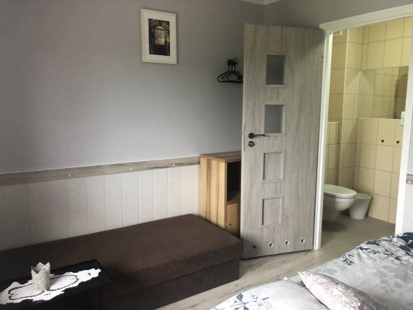 Kamienny Dworek Pokoje Gościnne i Pracownicze