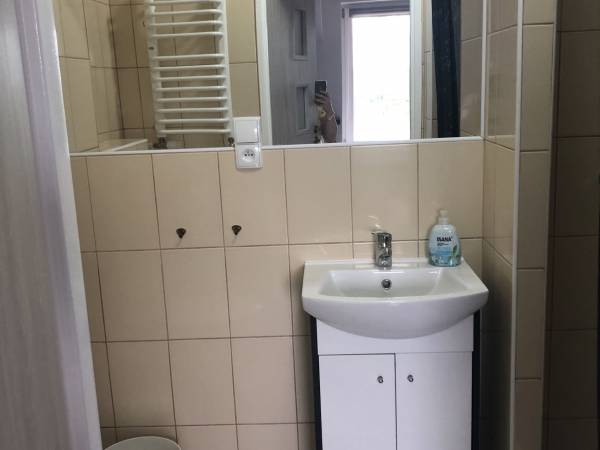 Kamienny Dworek Pokoje Gościnne i Pracownicze