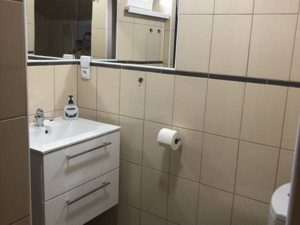 Kamienny Dworek Pokoje Gościnne i Pracownicze