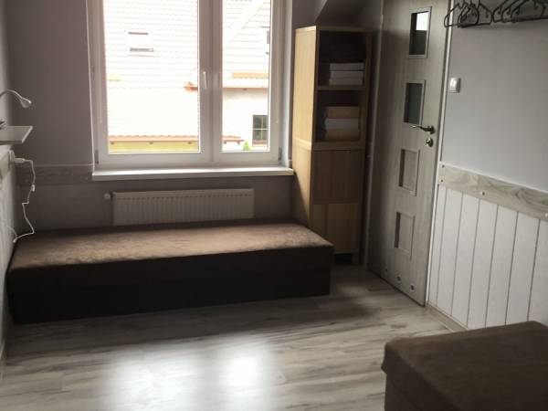 Kamienny Dworek Pokoje Gościnne i Pracownicze