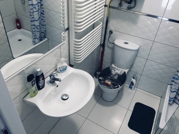 łazienka z prysznicem