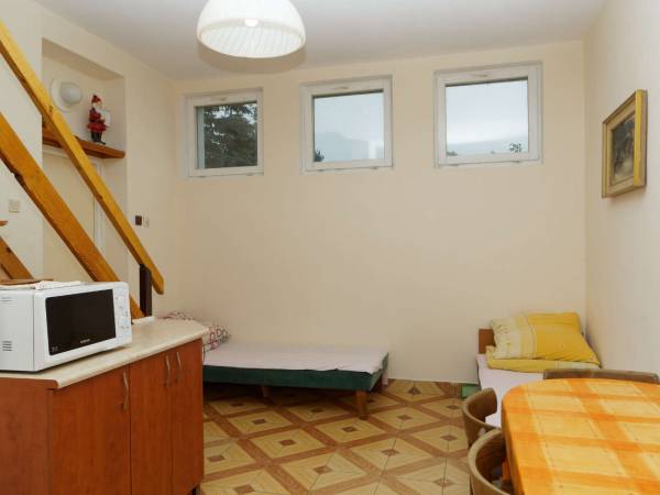 Pokój na parterze w mieszkaniu dwupoziomowym