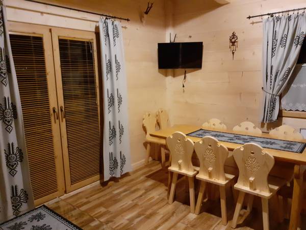 W domku dostępne jest WiFi w cenie noclegu oraz TV naziemna.