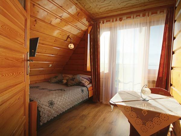 Pokój nr 6 z balkonem i widokiem na Tatry