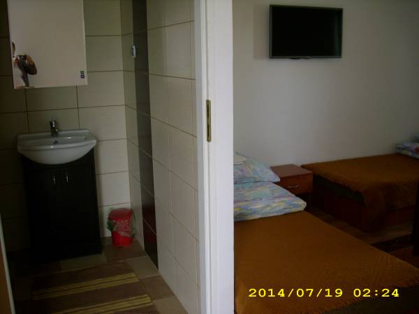 pokoj 4 osobowy z lazienka