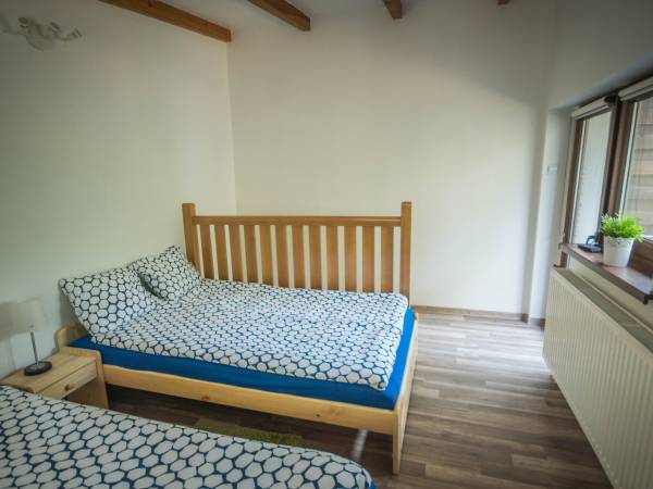 Sypialnia - mieszkanie nr 2, wyjście na balkon