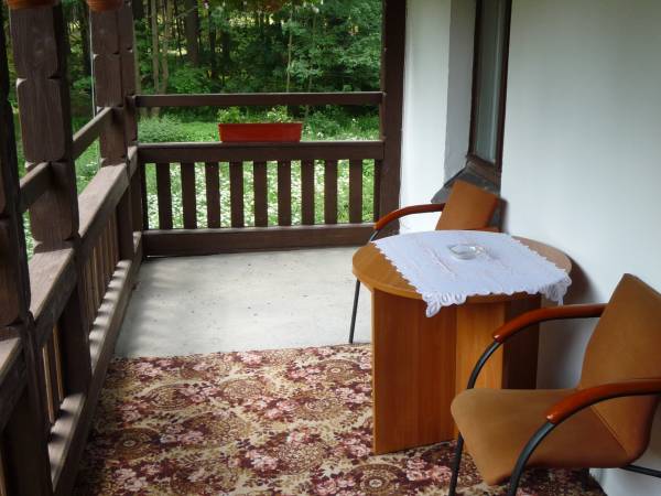 werandy przy niektórych pokojach