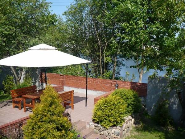 Taras ogrodowy na tyłach z przepięknym widokiem