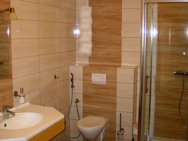 Łazienka Zachodnia w Domu Pod Jesionem