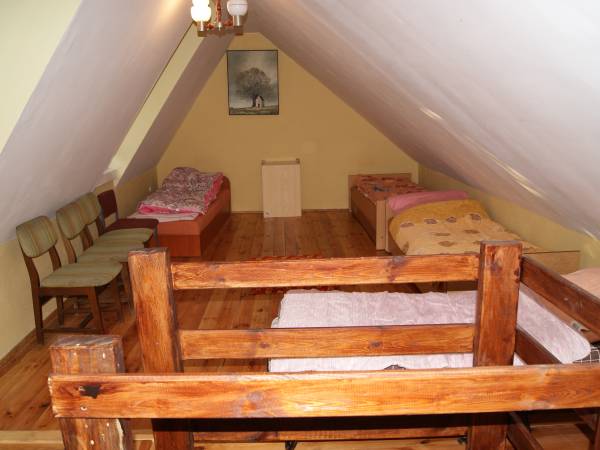 Pokój w domku nad jeziorem