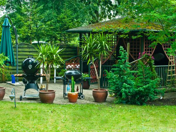 Lato 2012. Patio z grillem.