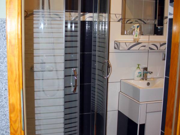 Łazienka z prysznicem