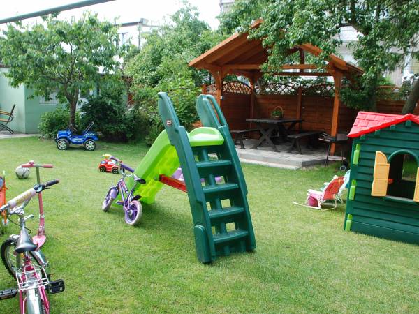 zjeżdżalnia i inne przyjemności dla dzieci