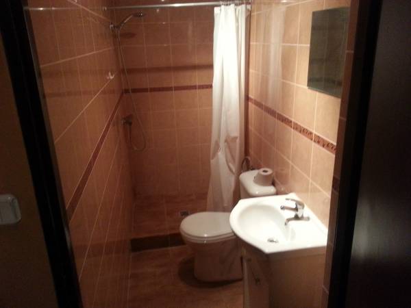 łazienka z prysznicem