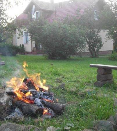 Blisko domu możliwość spędzenia czasu przy ognisku