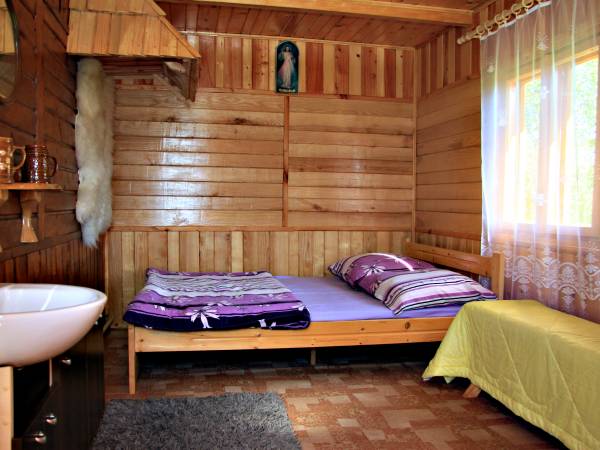 Pokój z łożem małżeńskim