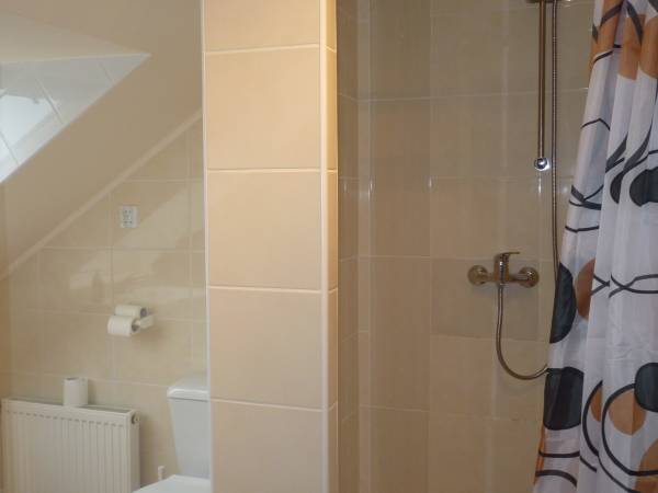 Kamienny Dworek Pokoje Gościnne i Pracownicze