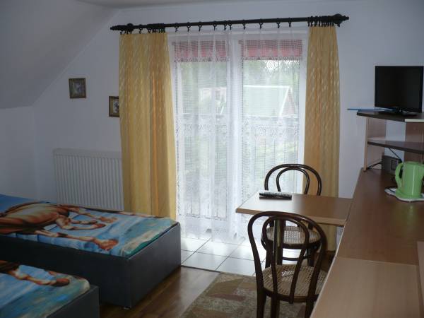 12. Pokój 2-osobowy z balkonem i 2-osobową antresolą