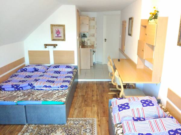 16. Pokój 3-osobowy z balkonem