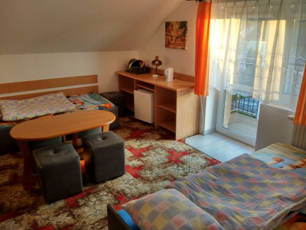 18. Pokój 4-os. z balkonem i 2-os. antresolą na poddaszu