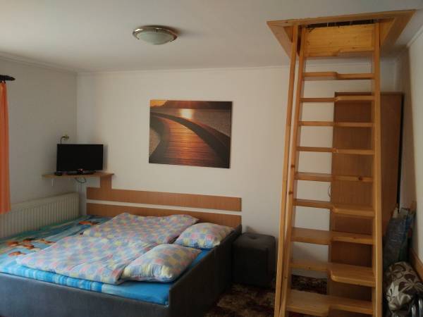 19. Pokój 4-os. z balkonem i 2-os. antresolą na poddaszu