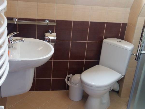 Łazienka pokoju trzyosobowego