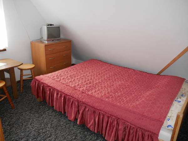 Pokój 2 osobowy z łazienką na korytarzu