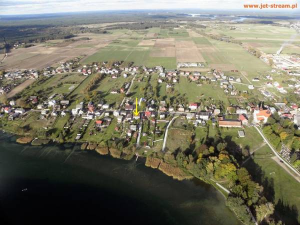 Widok na budynek z paralotni