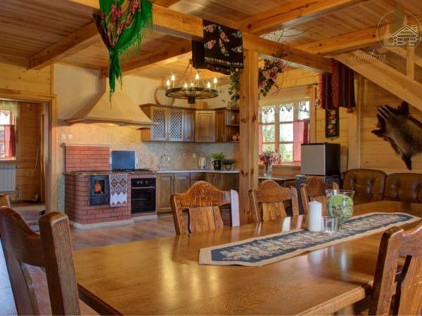 Duży salon - idealny do wyjątkowych przyjęć takich jak: Chrzciny, imprezy integracyjne, spotkania rodzinne, imieniny czy jubileusze